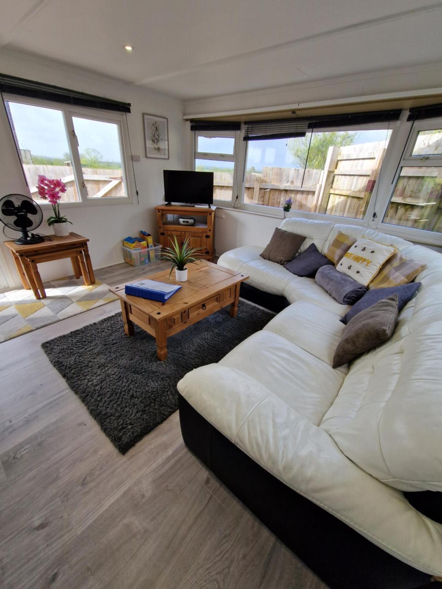 Featheredge Corner Lodge ويلْزْ المظهر الخارجي الصورة